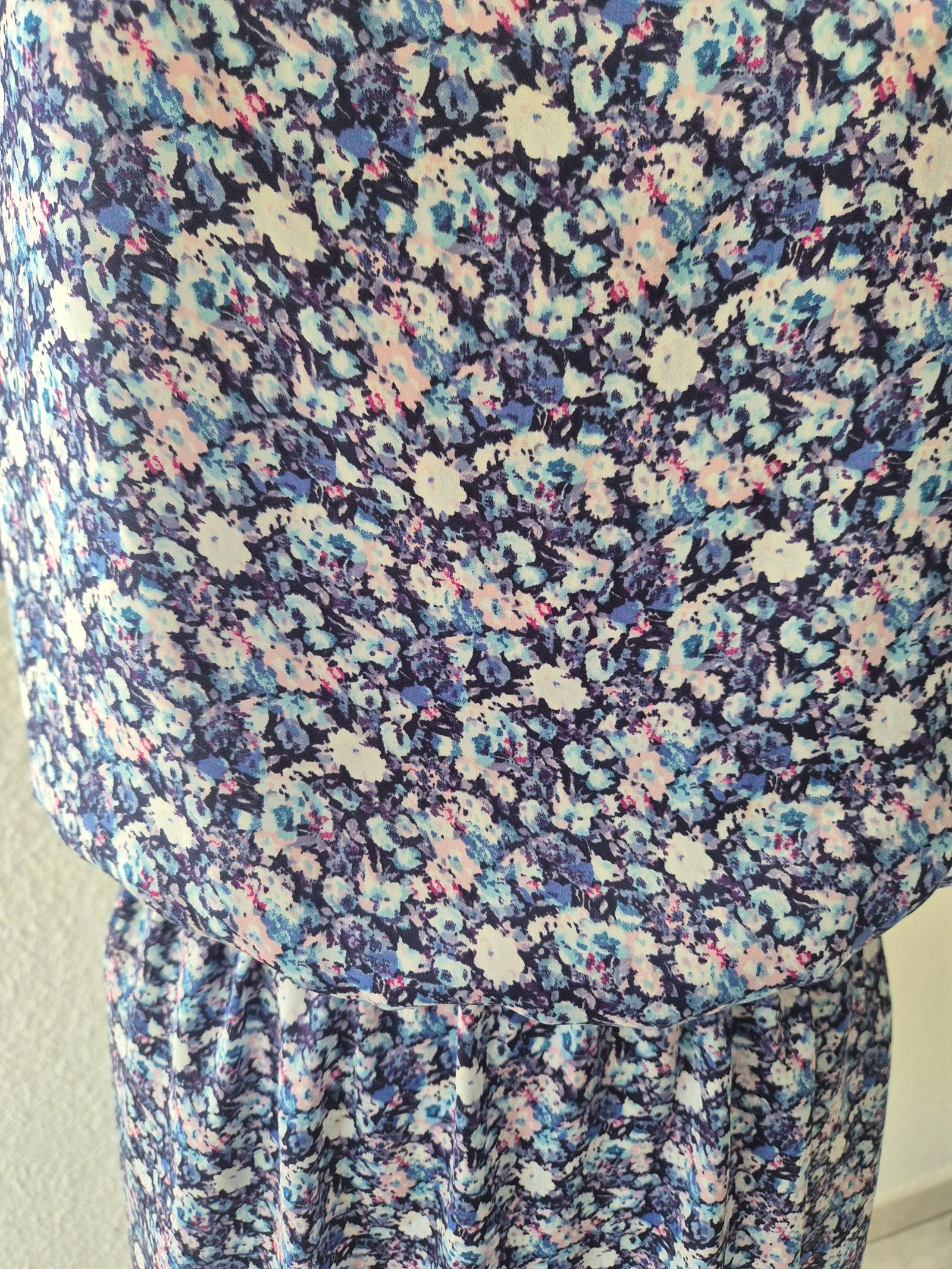 Mango Basic gebloemde jurk in blauw paars maat M, vloeiende jurk met korte mouwen voor lente en zomer – photo 2